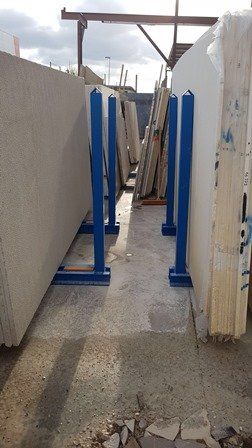 FABRICADOS EN HIERRO PINTADO
. Soportes de 3 mts de largo con doble viga
. Incluidos 9 separadores de madera para los soportes
. Las parejas de caballetes llevan 14 tubos verticales de 1,5 mts de alto
. Doble capa de pintura.
PRECIO .... 590 €
. Incluido en el precio: 2 Barras de sujeccion de 3 mts con 9 huecos
                                  14 Barras verticales de 1,5 mts
. 45 € Precio de pareja de barras verticales de 1,5 mts adicionales
FABRICADOS EN HIERRO GALVANIZADO
PRECIO .....  765 €
. 70 € Precio de pareja de barras verticales de 1,5 mts adicionales.
 NO INCLUIDO: Transporte e Impuestos