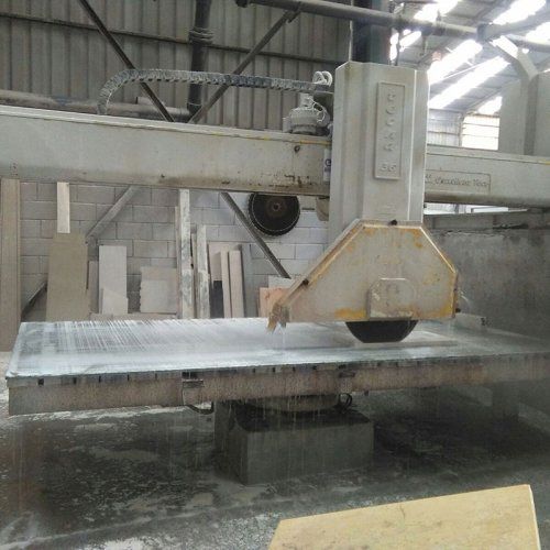 Venta de máquinas para piedra usadas y de ocasión
En Suministros Feragu te ofrecemos la posibilidad de equipar tu fábrica con máquinas para piedra usadas, con la máxima calidad y a precios de lo más ajustados. Disponemos de equipos de segunda mano de los mejores proveedores del sector, completamente revisados por nuestro servicio técnico y con totales garantías. Benefíciate de nuestros precios y saca el máximo rendimiento a tu maquinaria de ocasión.